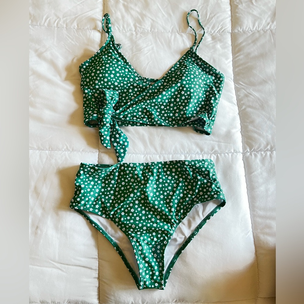 SHEIN 2 Piece Bikini Bathing Suit - Size M